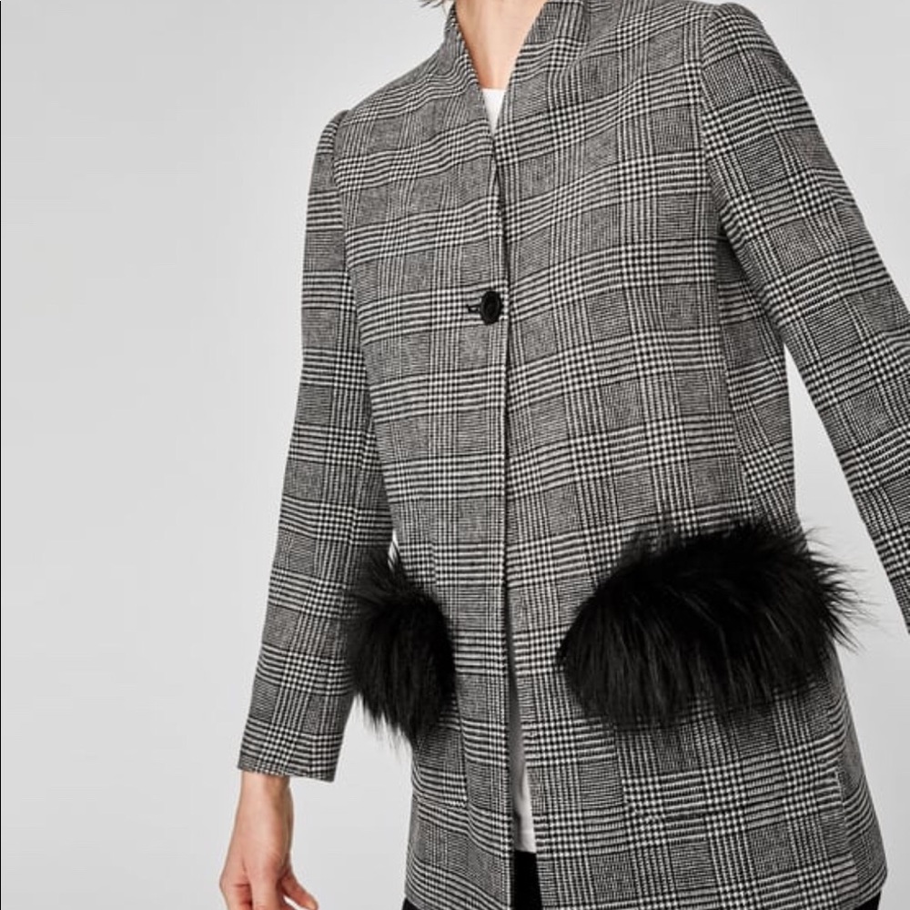 ZARA Checkered Blazer with Faux Fur Pockets. NEW